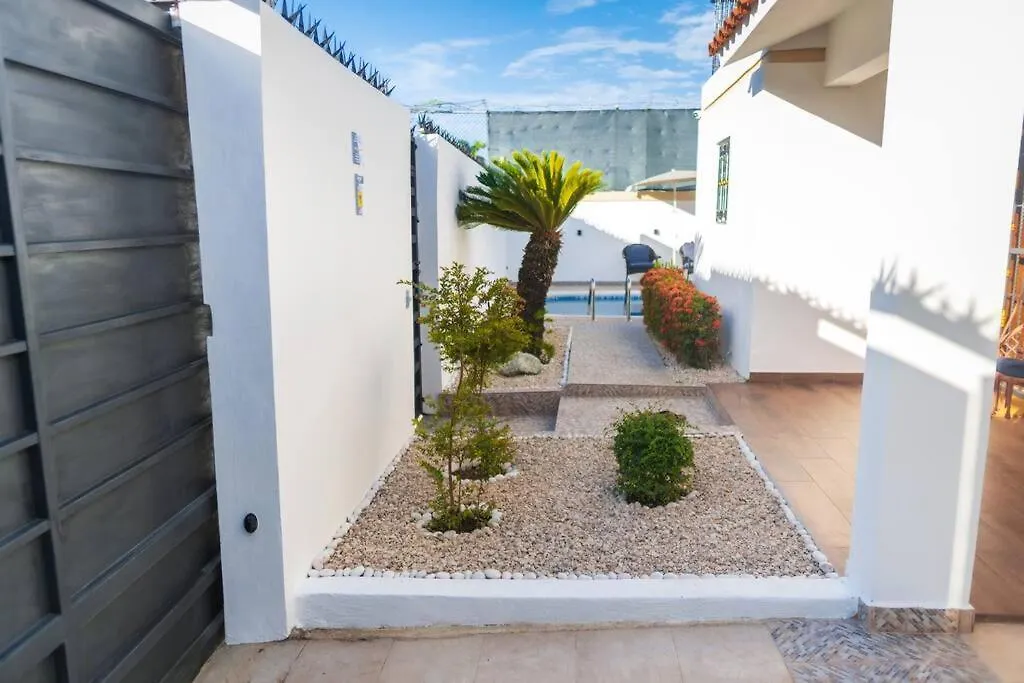 Beautiful 3 Bedroom Villa With Pool At بويرتو بلاتا